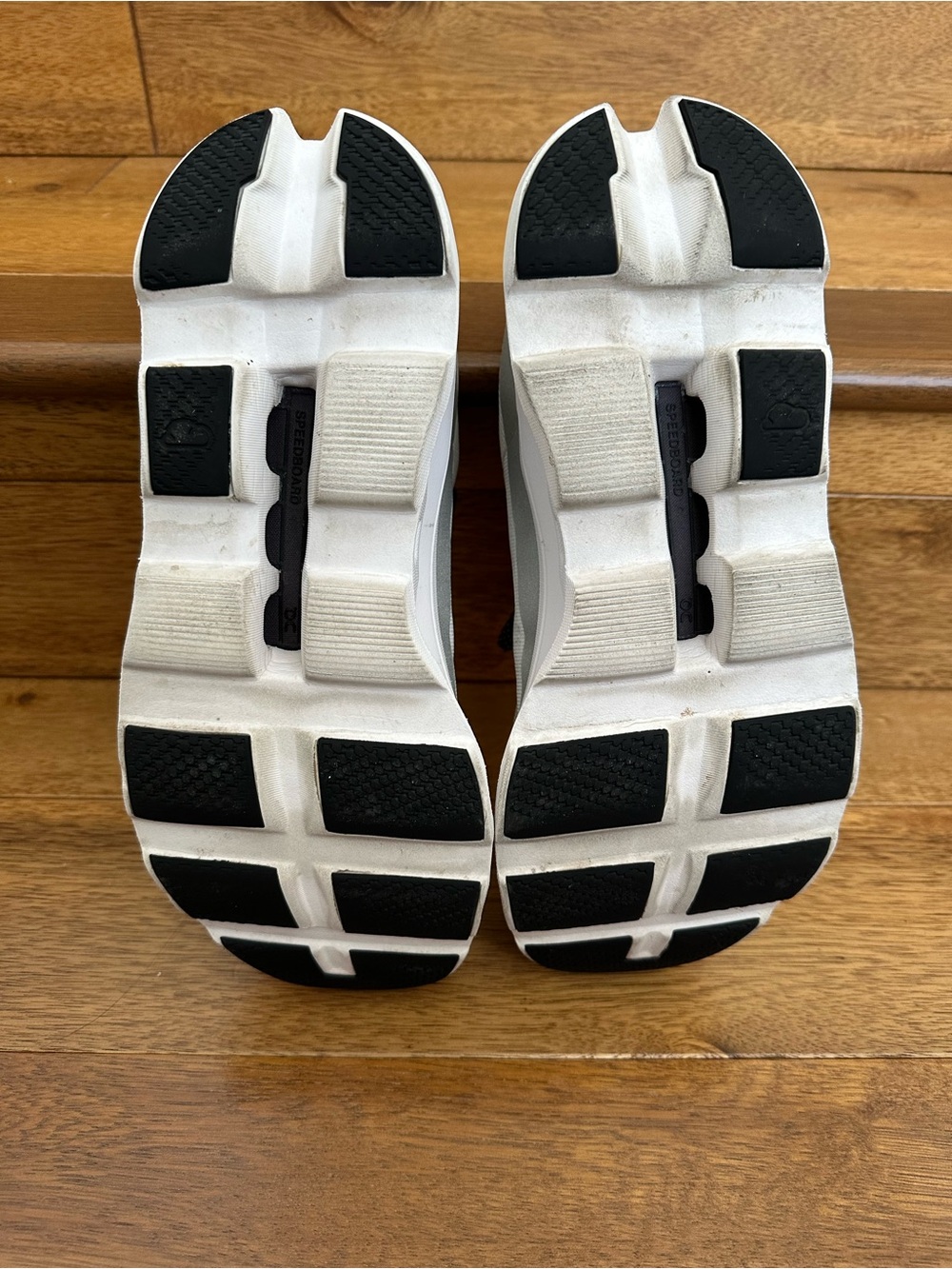 On Cloudmonster Men’s size 10.5 white - Picture 9 of 11